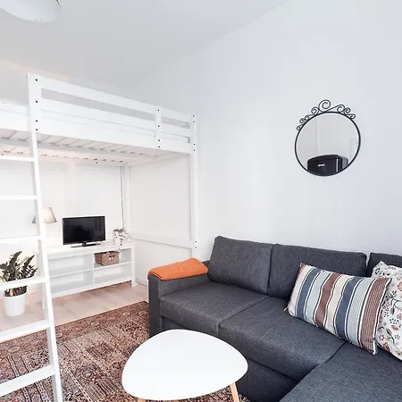 Huoneisto Scandinavian Studio *